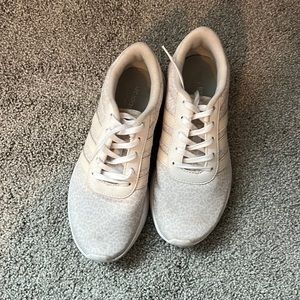 Adidas white leopard print tennis shoes size 6